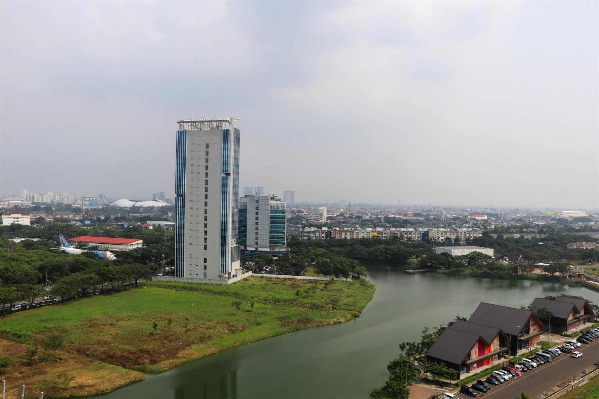 Comfort And Cozy 2br At Springlake Summarecon By Travelio Apartemen